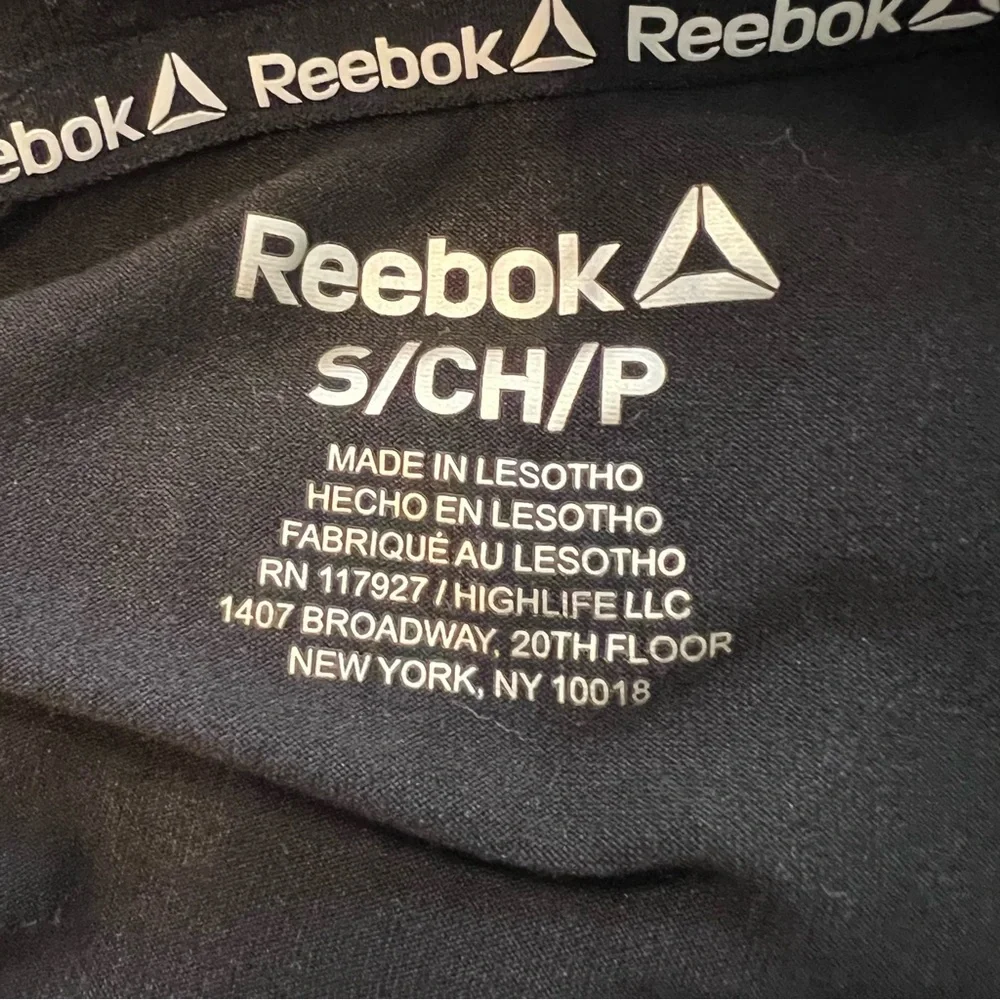 Reebok Men’s Black Long Sleeve Crewneck Top- S